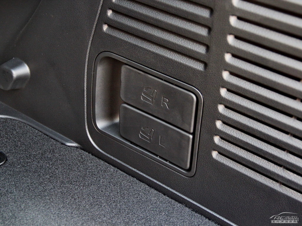 {ǽ݃(yu)6 SUVgDƬ