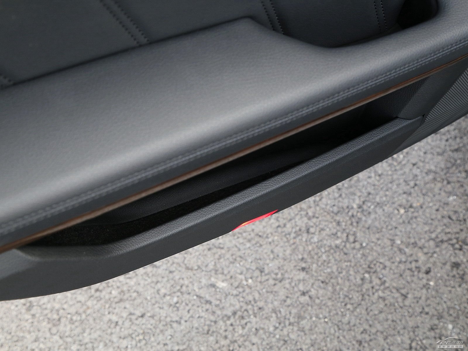 奔馳E級(jí)空間高清大圖