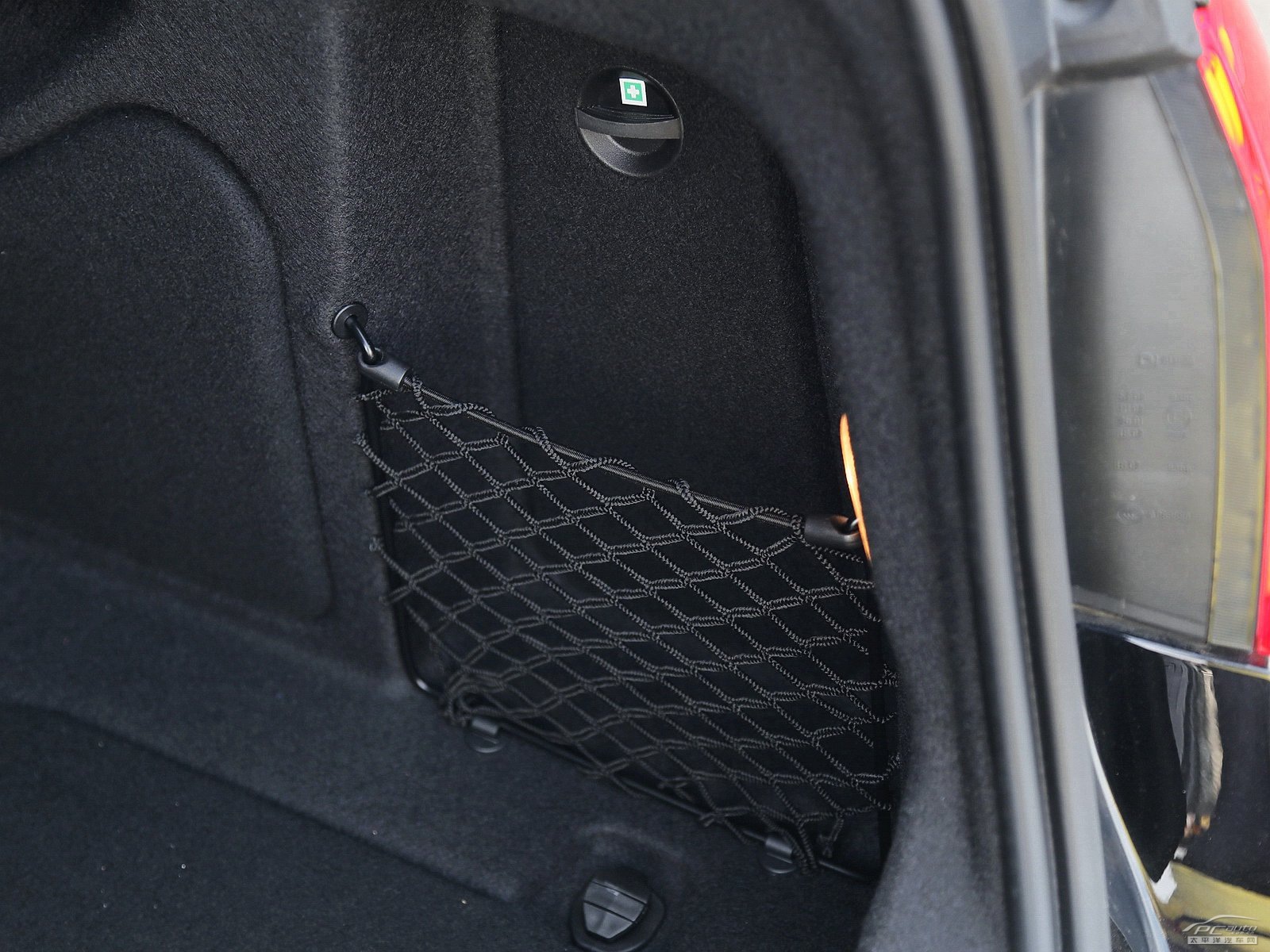 奔馳E級空間高清大圖