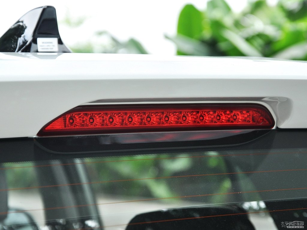 優(yōu)雅白北京現(xiàn)代ix25車尾外觀圖片