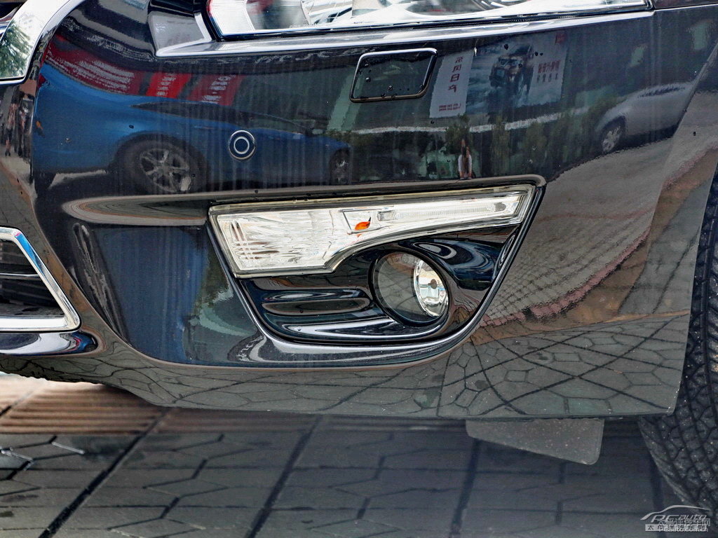鋼琴黑天籟車頭外觀圖片