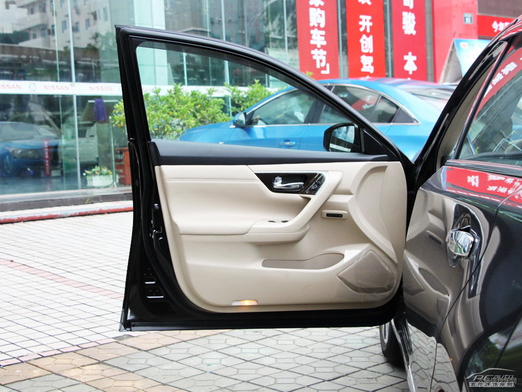 鋼琴黑天籟車廂內(nèi)飾圖片