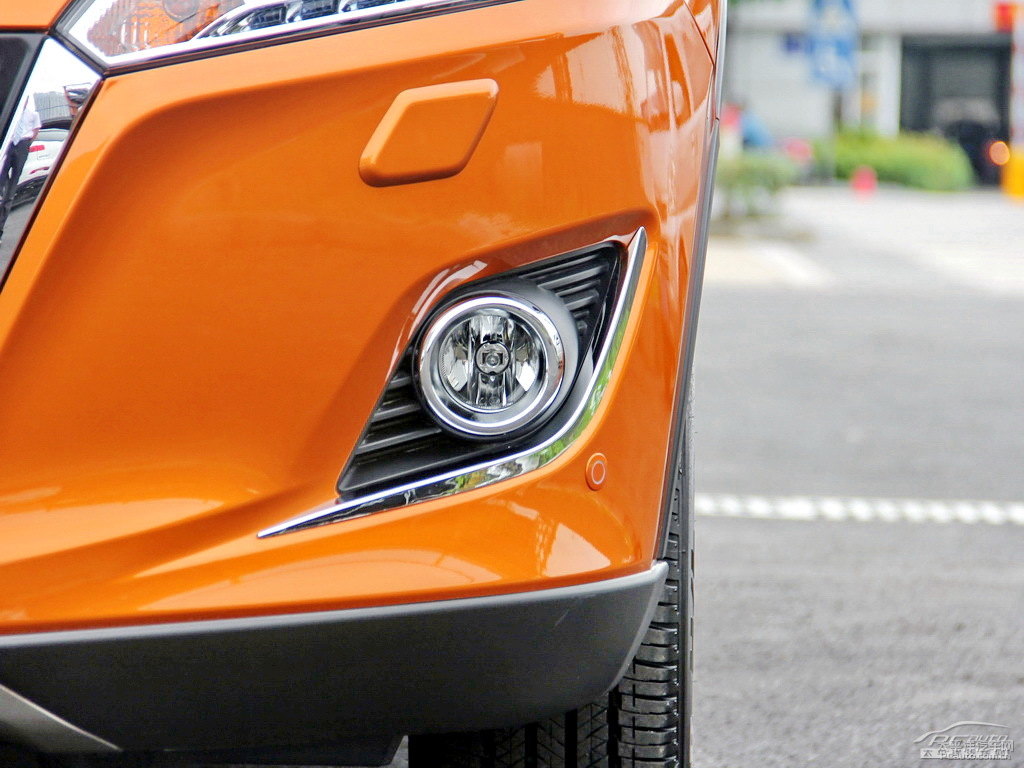 {ǽ݃(yu)6 SUV܇^^DƬ