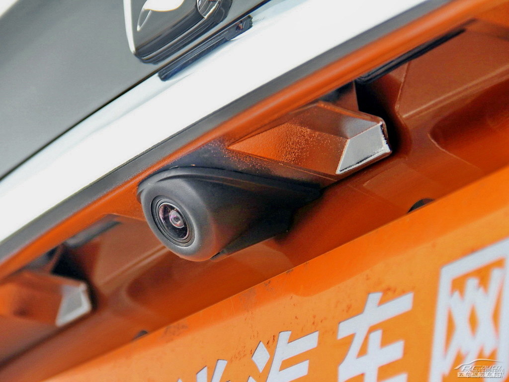 {ǽ݃(yu)6 SUV܇β^DƬ