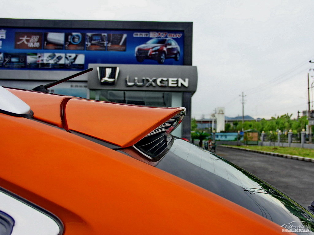 {ǽ݃(yu)6 SUV܇β^DƬ