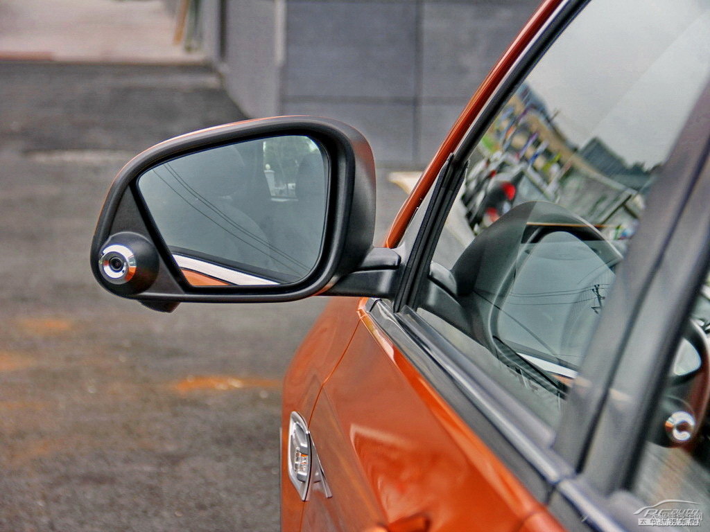 {ǽ݃(yu)6 SUV܇^DƬ
