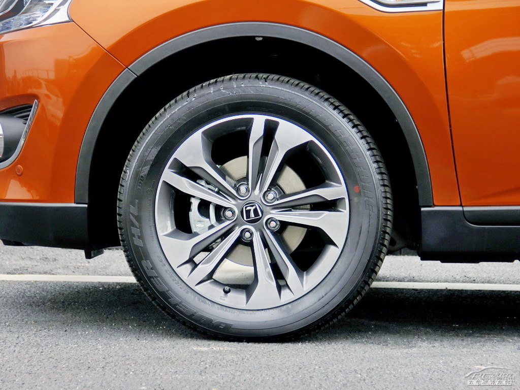 {ǽ݃(yu)6 SUV܇^DƬ