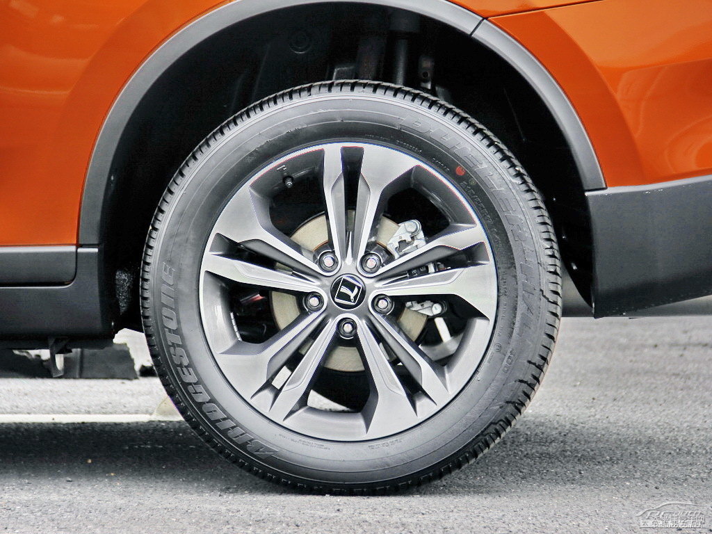 {ǽ݃(yu)6 SUV܇^DƬ