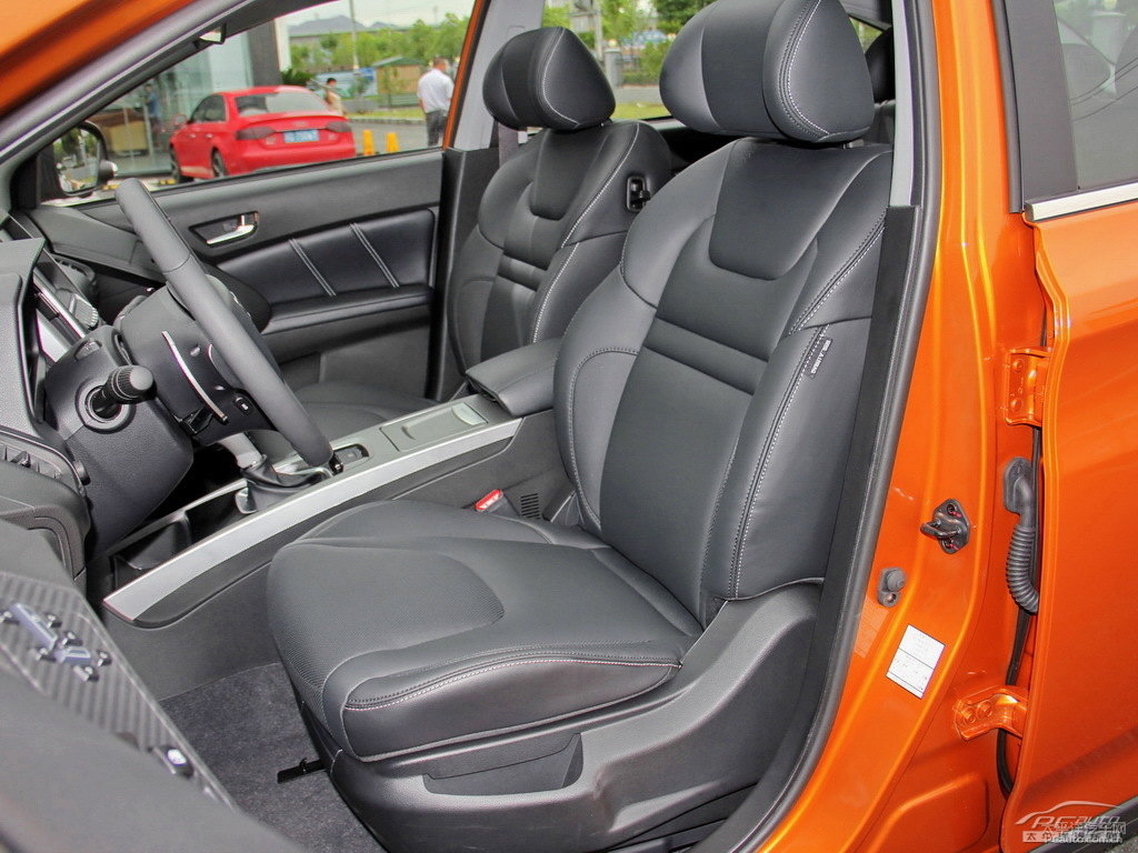 {ǽ݃(yu)6 SUV΃(ni)DƬ