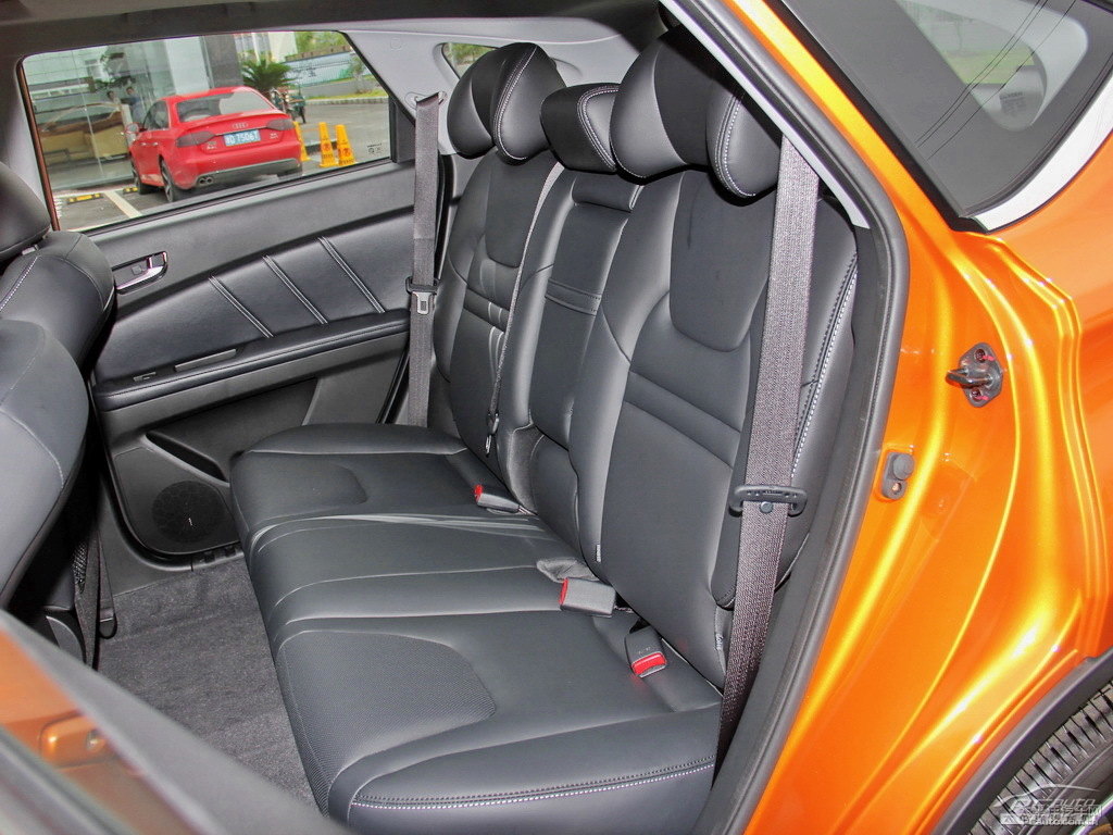 {ǽ݃(yu)6 SUV΃(ni)DƬ