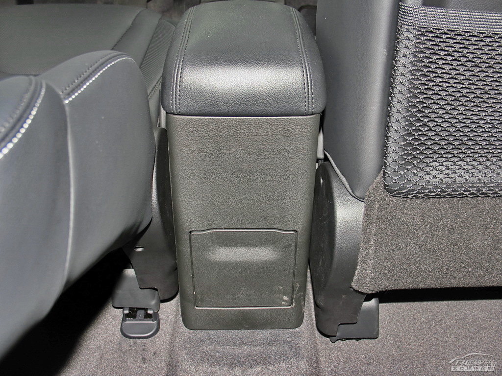 {ǽ݃(yu)6 SUV΃(ni)DƬ