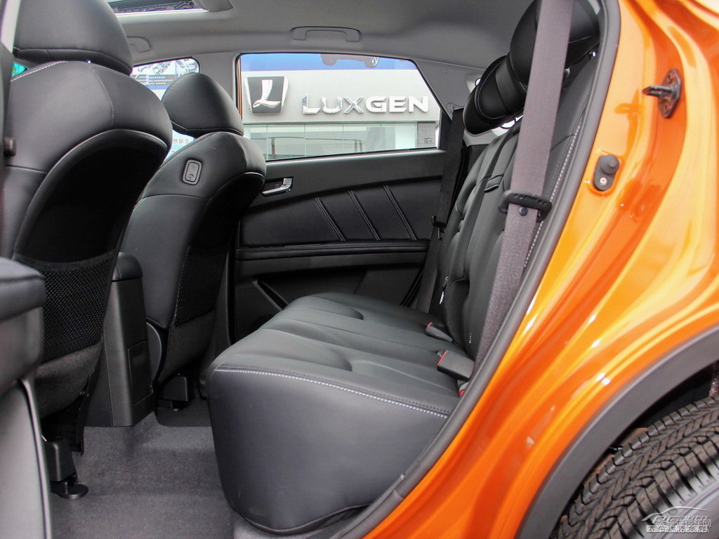 {ǽ݃(yu)6 SUV{˿ggDƬ