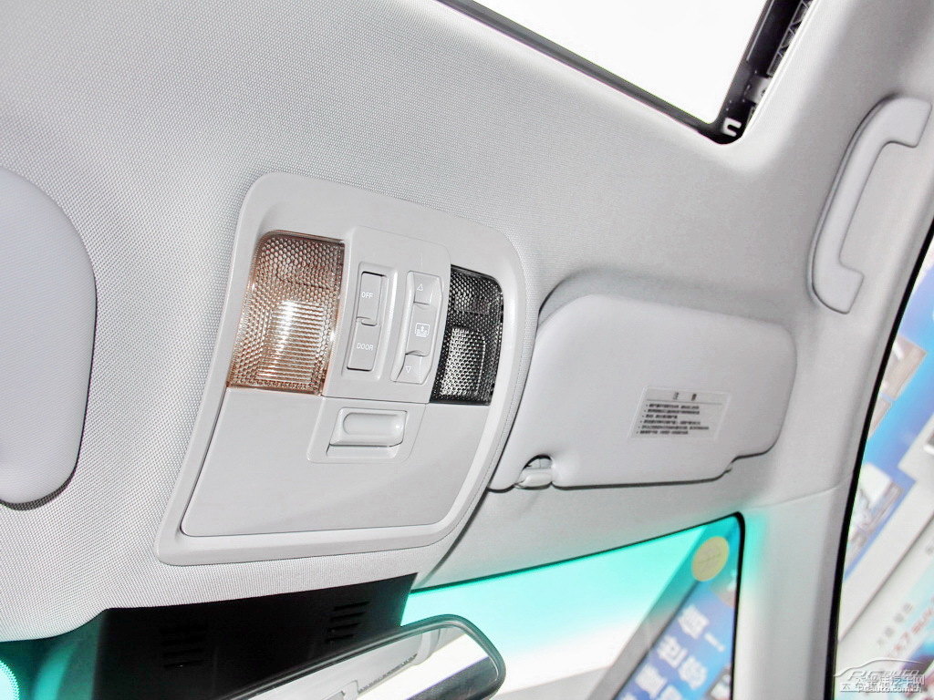 {ǽ݃(yu)6 SUV܇(ni)DƬ