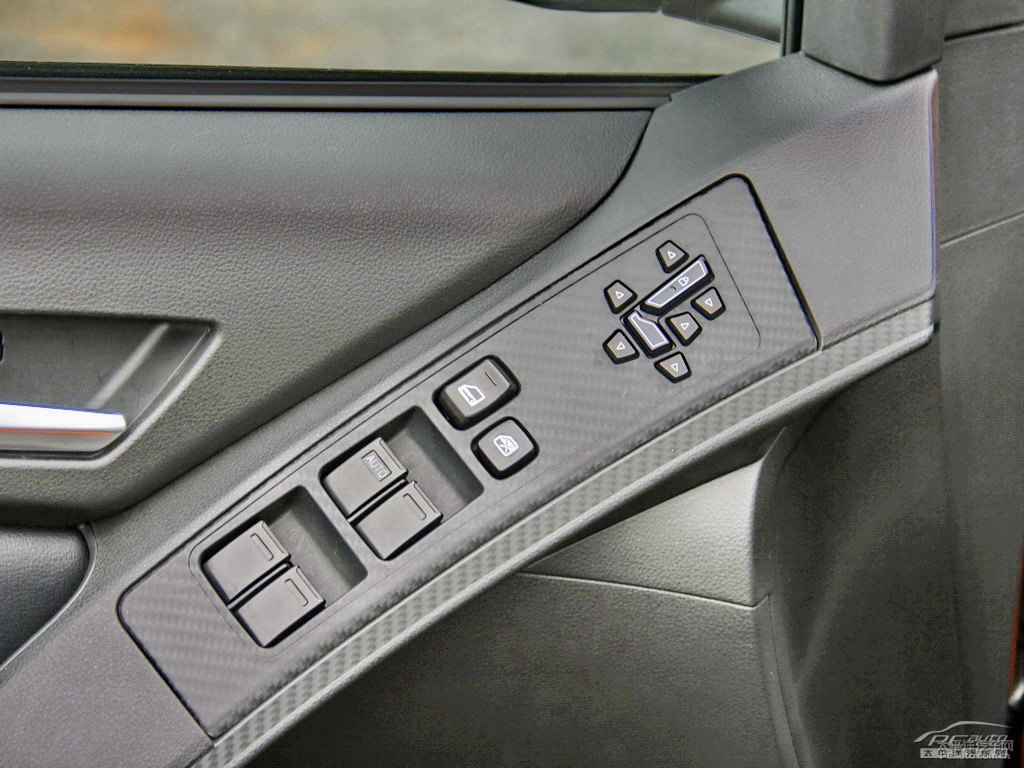 {ǽ݃(yu)6 SUV܇(ni)DƬ