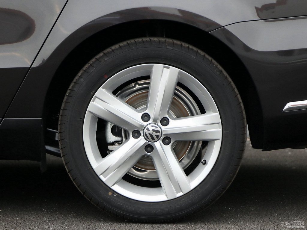 摩卡棕邁騰車身外觀圖片