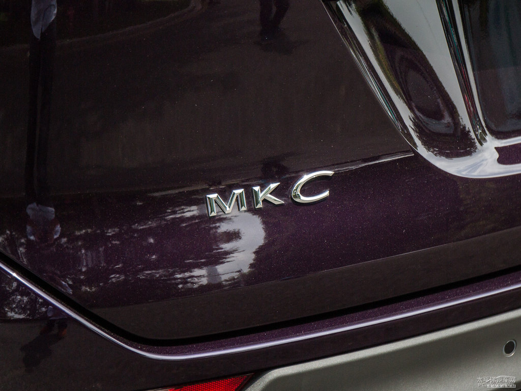 深邃紫林肯MKC車尾外觀圖片
