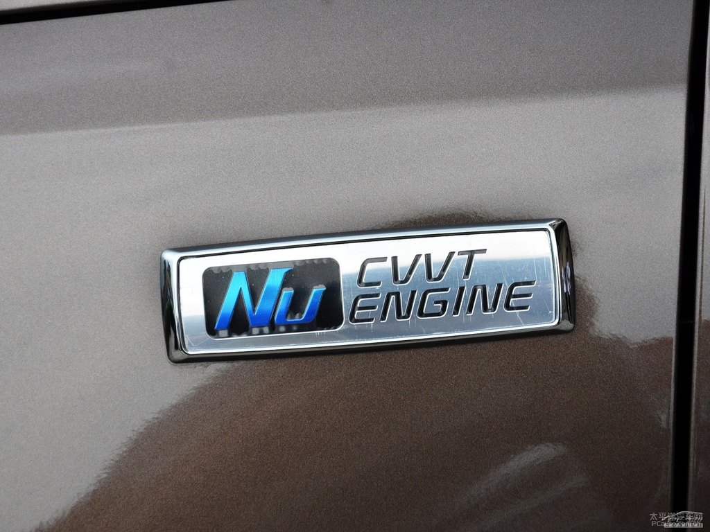 沙灘金智跑車身外觀圖片