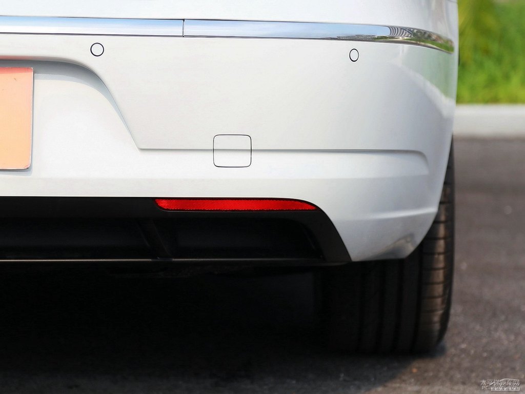 極地白大眾CC車尾外觀圖片