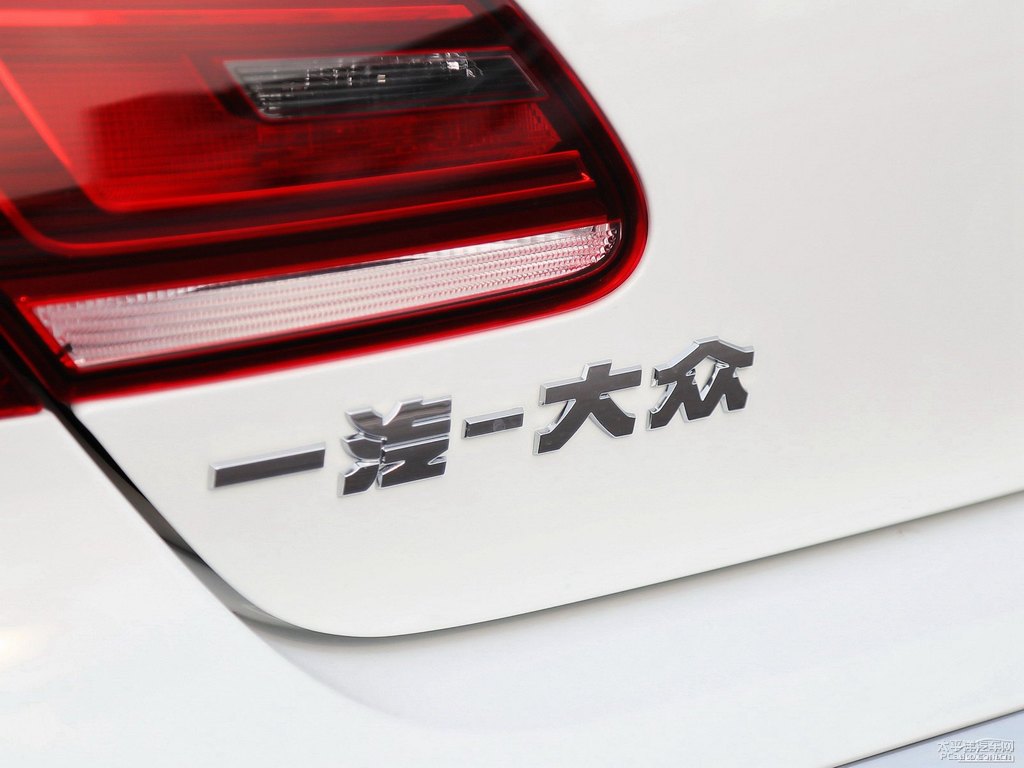 極地白大眾CC車尾外觀圖片
