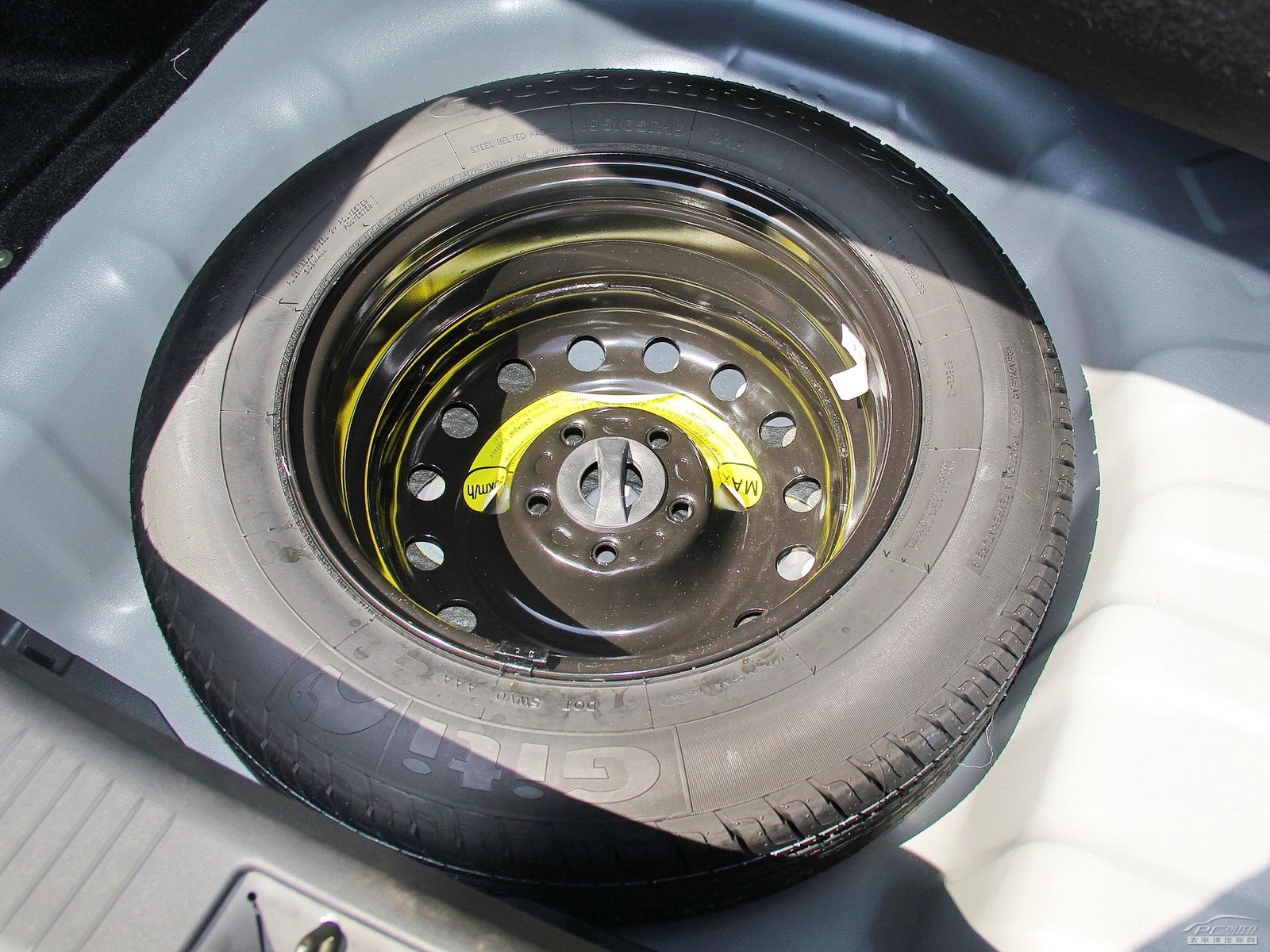 逸動經(jīng)典細節(jié)高清大圖