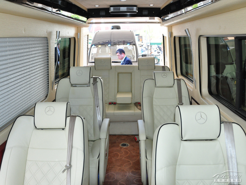 中歐奔馳房車內(nèi)飾高清大圖