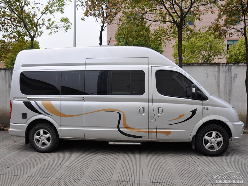 中歐奔馳房車外觀高清大圖