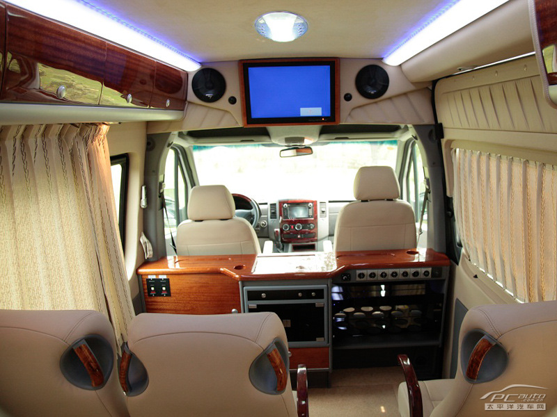 中歐奔馳房車內(nèi)飾高清大圖