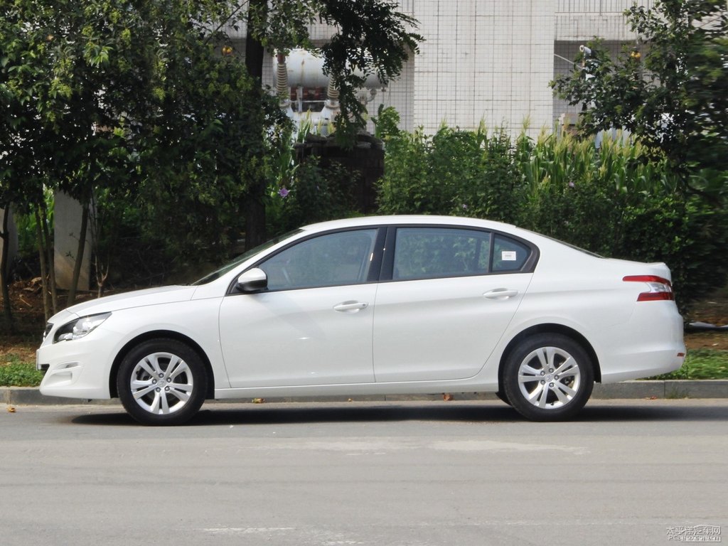 珠光白標(biāo)致408整車外觀外觀圖片