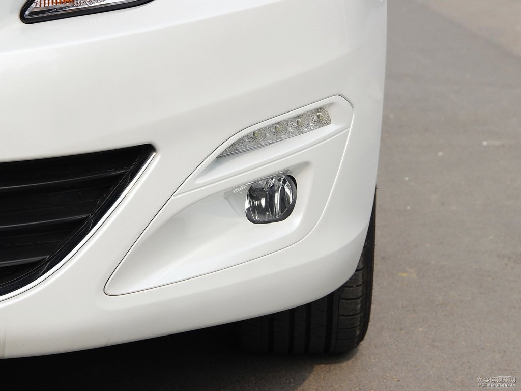 珠光白標(biāo)致408車頭外觀圖片