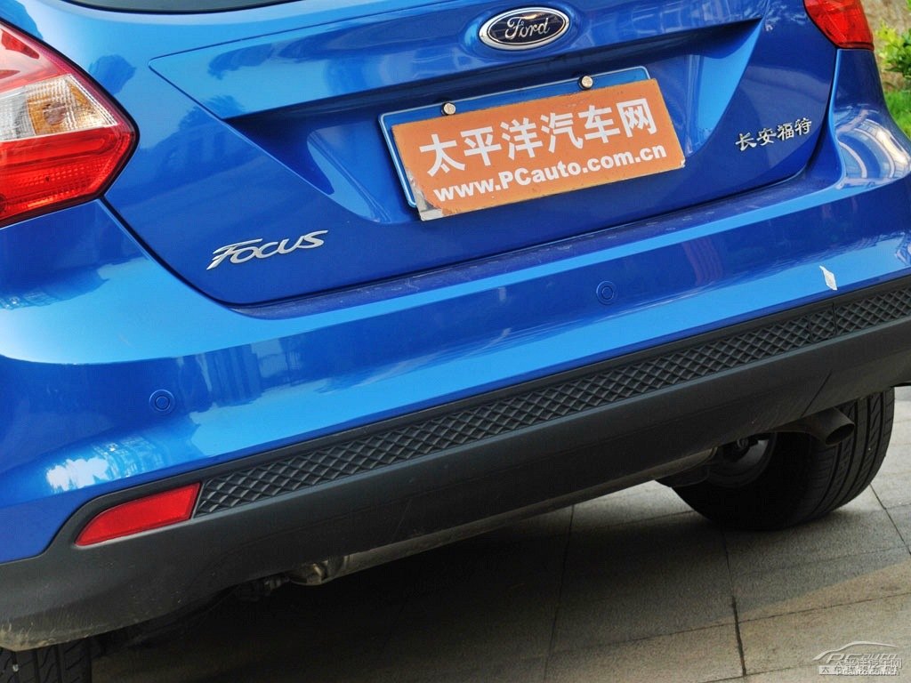 情調(diào)藍(lán)福克斯車尾外觀圖片