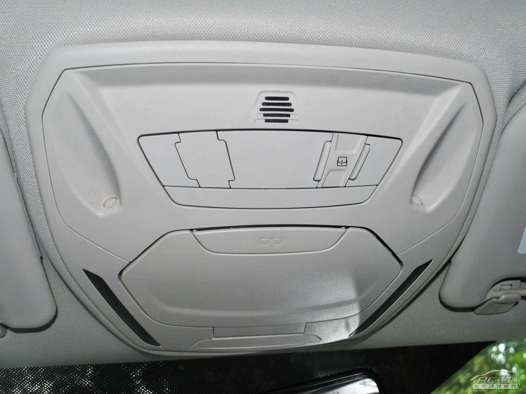 情調(diào)藍(lán)福克斯車廂內(nèi)飾圖片