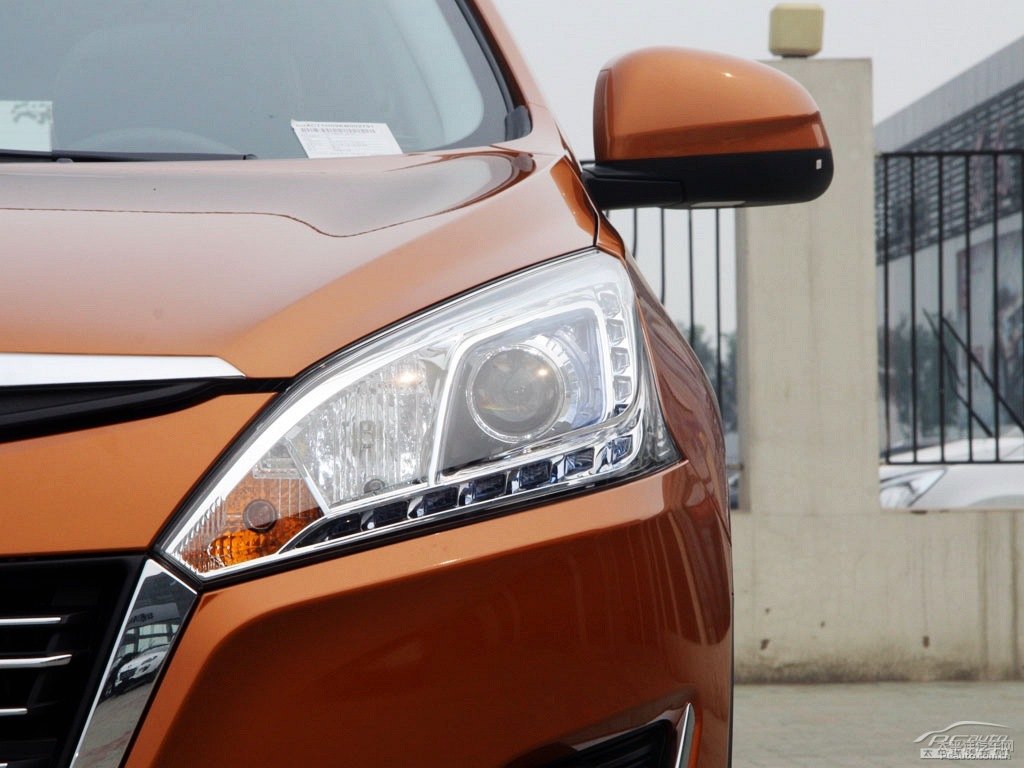 {ǽ݃(yu)6 SUV܇^^DƬ