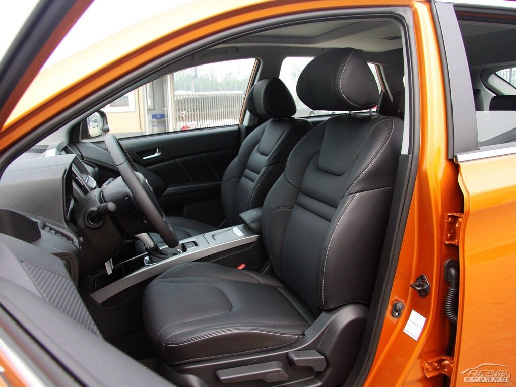{ǽ݃(yu)6 SUV΃(ni)DƬ