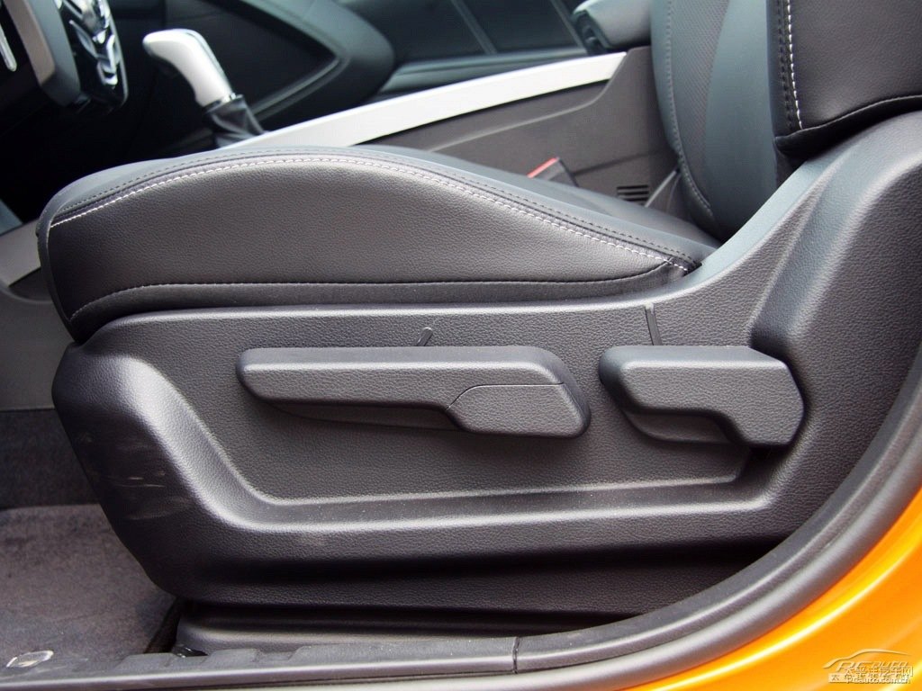 {ǽ݃(yu)6 SUV΃(ni)DƬ