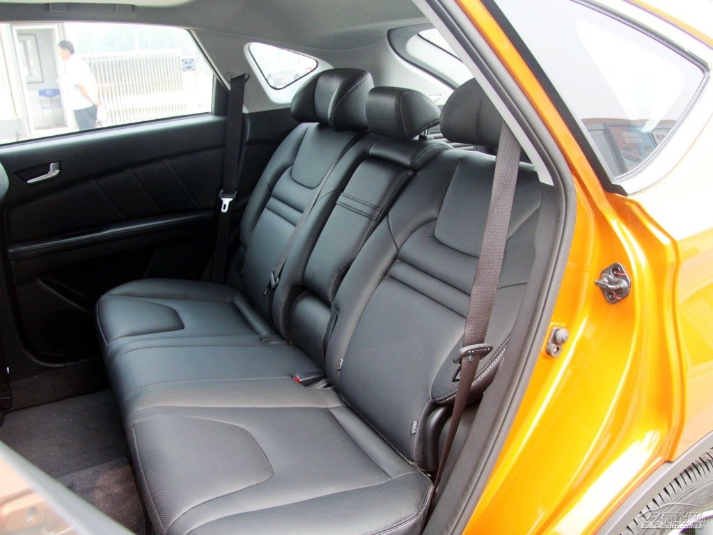 {ǽ݃(yu)6 SUV΃(ni)DƬ