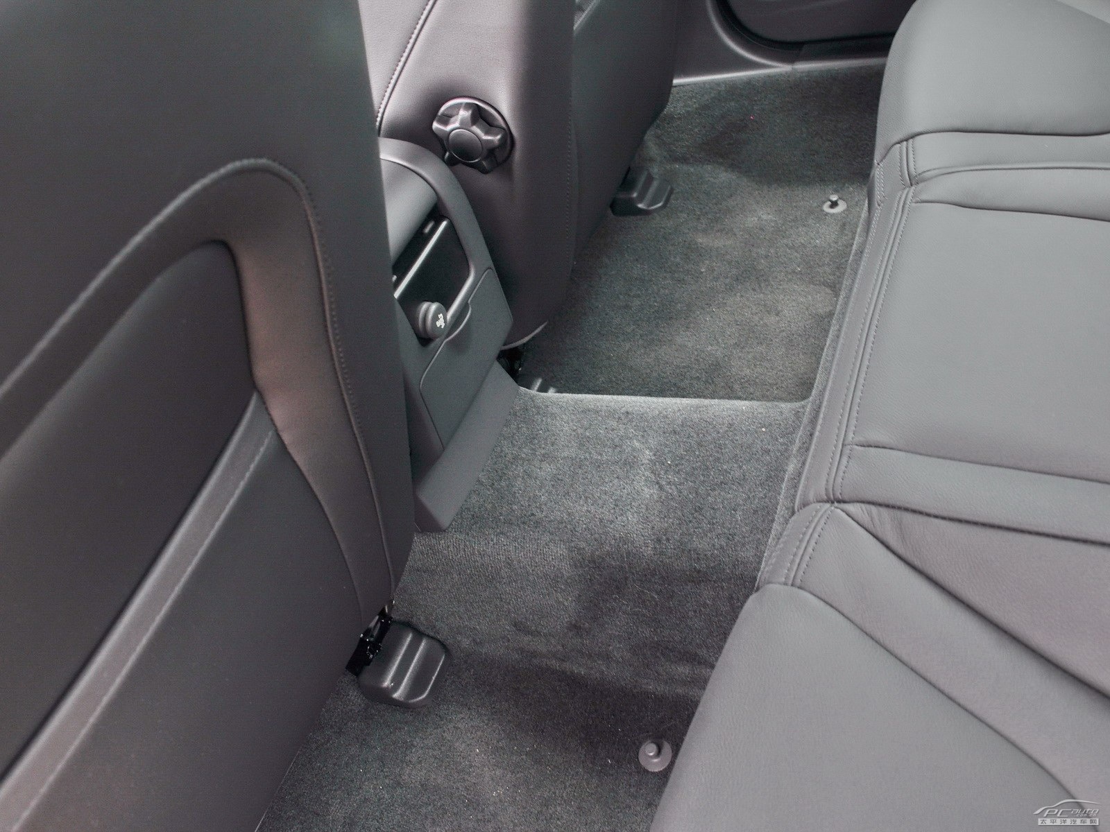 沃爾沃S60空間高清大圖