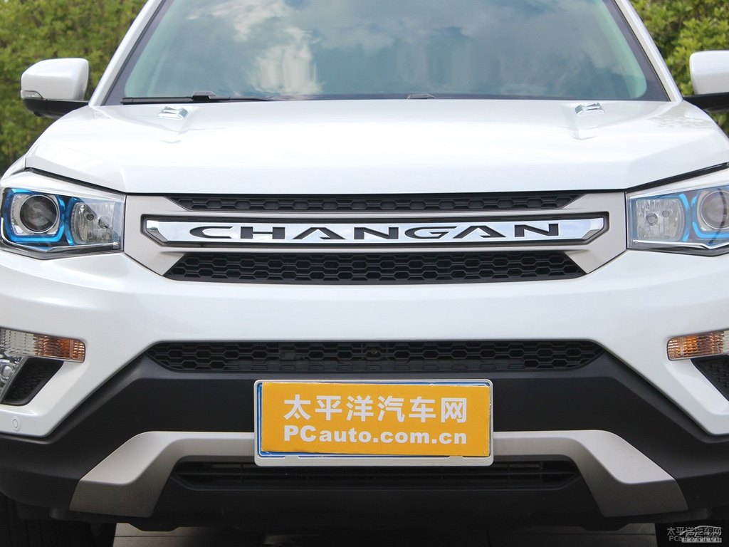 閃光月光白長安CS75車頭外觀圖片
