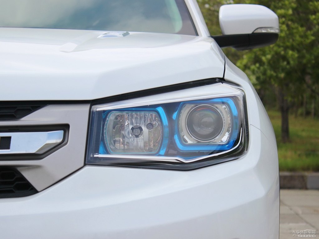 閃光月光白長安CS75車頭外觀圖片