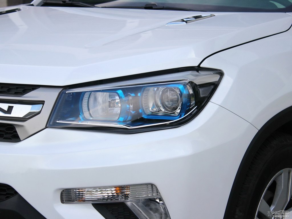 閃光月光白長安CS75車頭外觀圖片