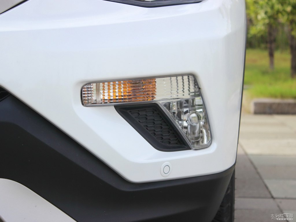 閃光月光白長安CS75車頭外觀圖片