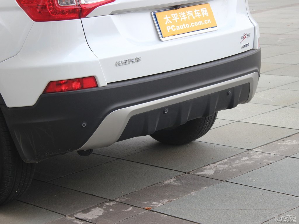 閃光月光白長(zhǎng)安CS75車尾外觀圖片