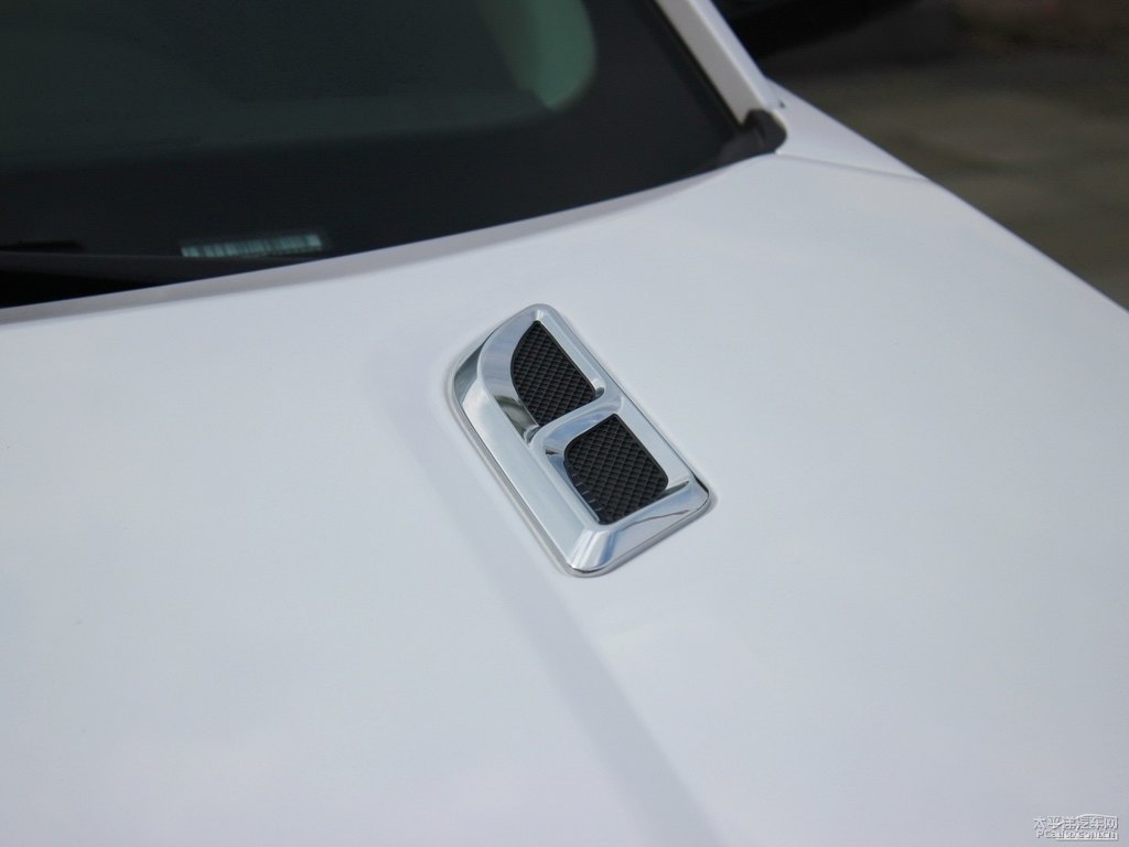 閃光月光白長安CS75車尾外觀圖片