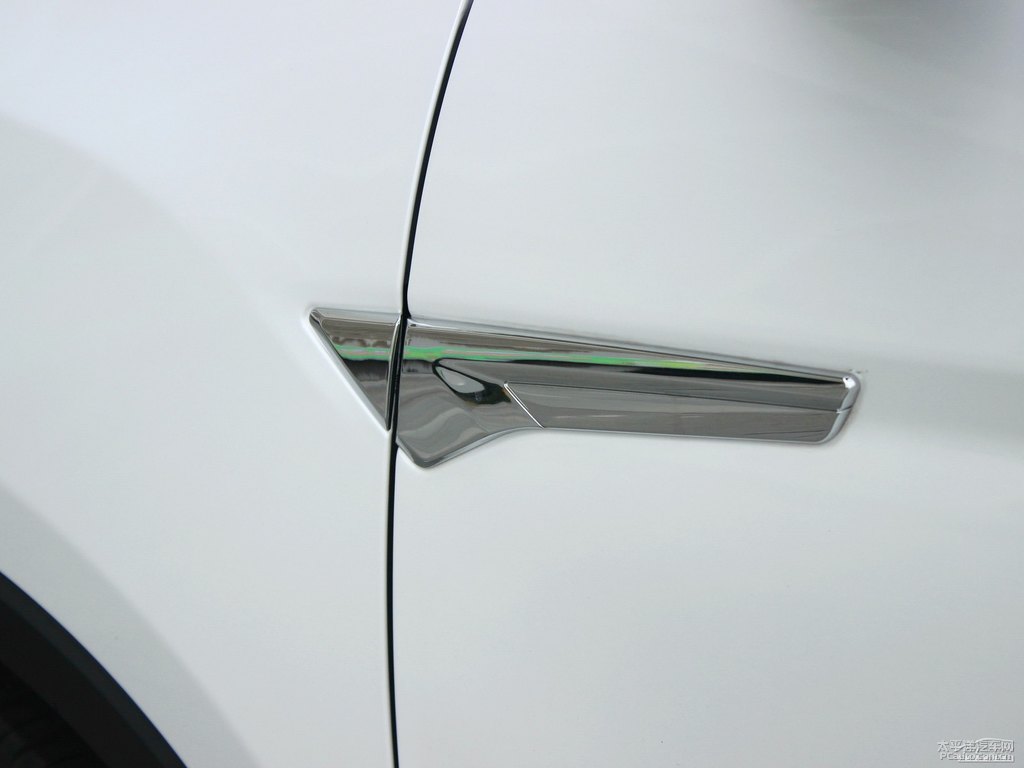 閃光月光白長安CS75車身外觀圖片
