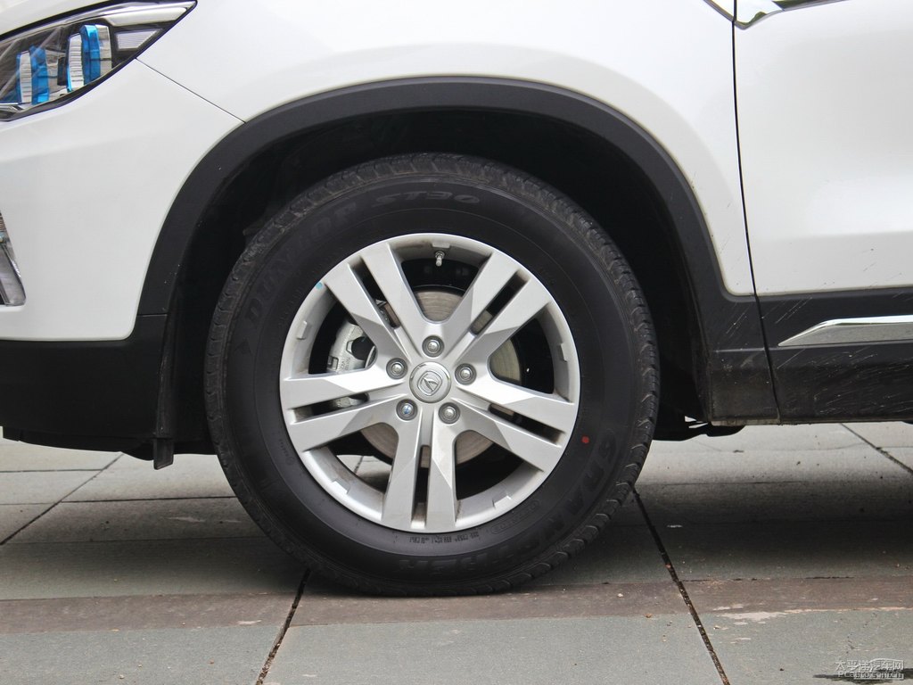 閃光月光白長(zhǎng)安CS75車(chē)身外觀圖片