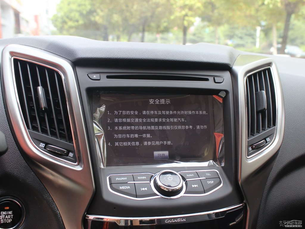 閃光月光白長安CS75中控內(nèi)飾圖片
