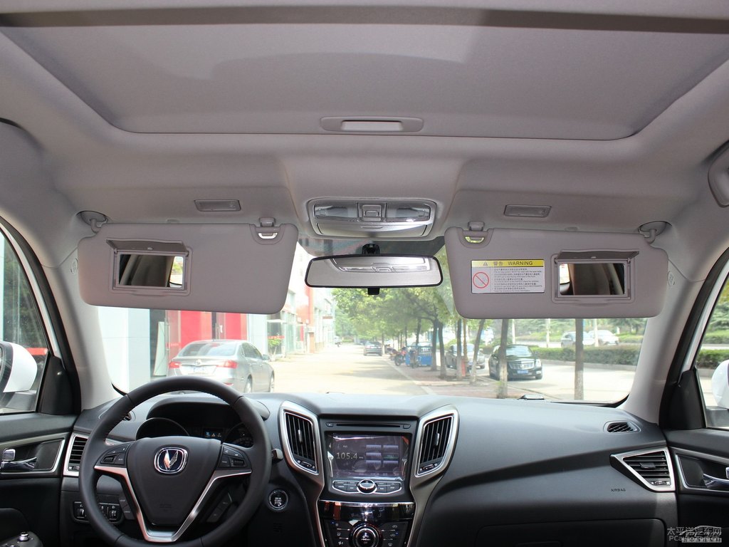 閃光月光白長安CS75車廂內(nèi)飾圖片