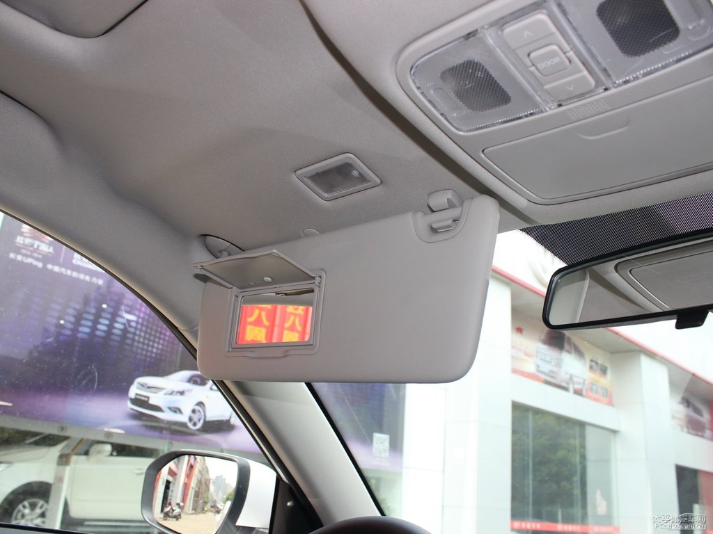 閃光月光白長安CS75車廂內(nèi)飾圖片