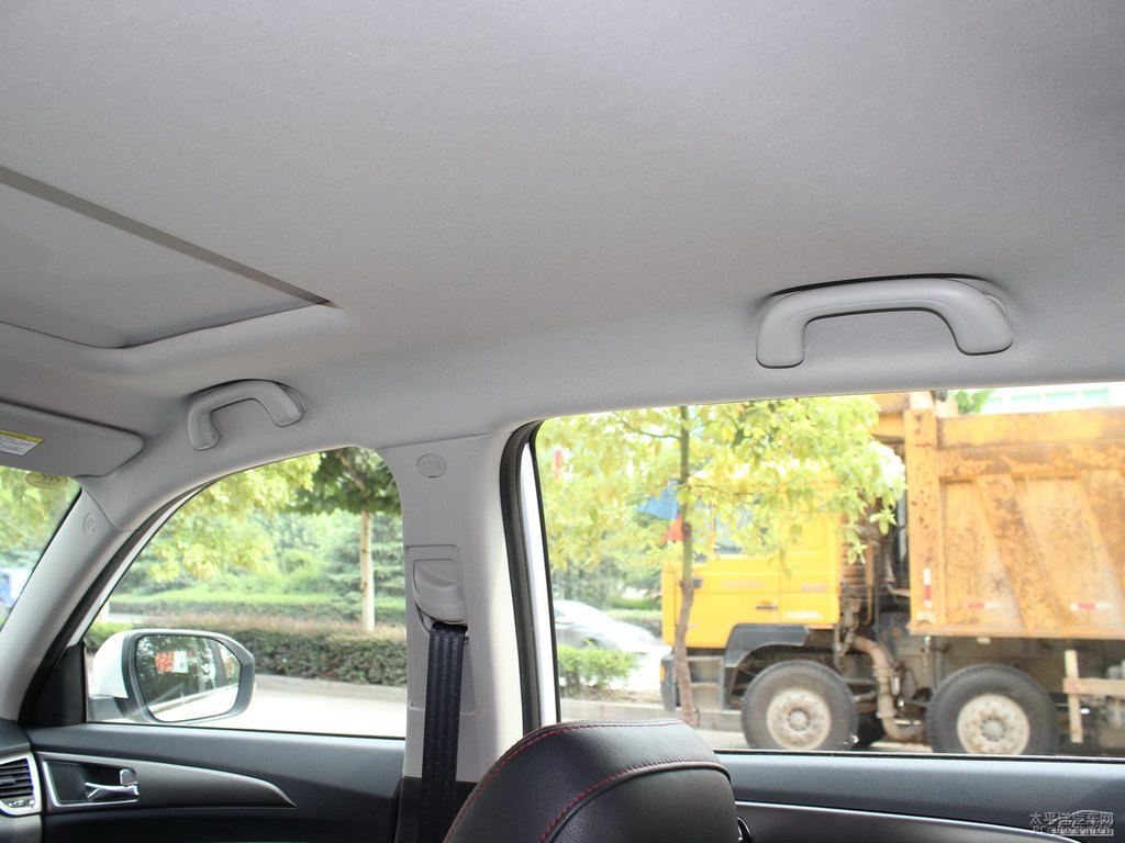 閃光月光白長安CS75車廂內(nèi)飾圖片