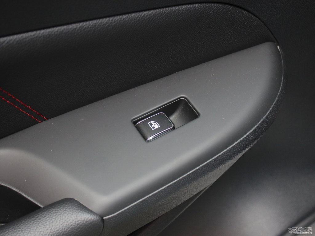 閃光月光白長安CS75車廂內(nèi)飾圖片