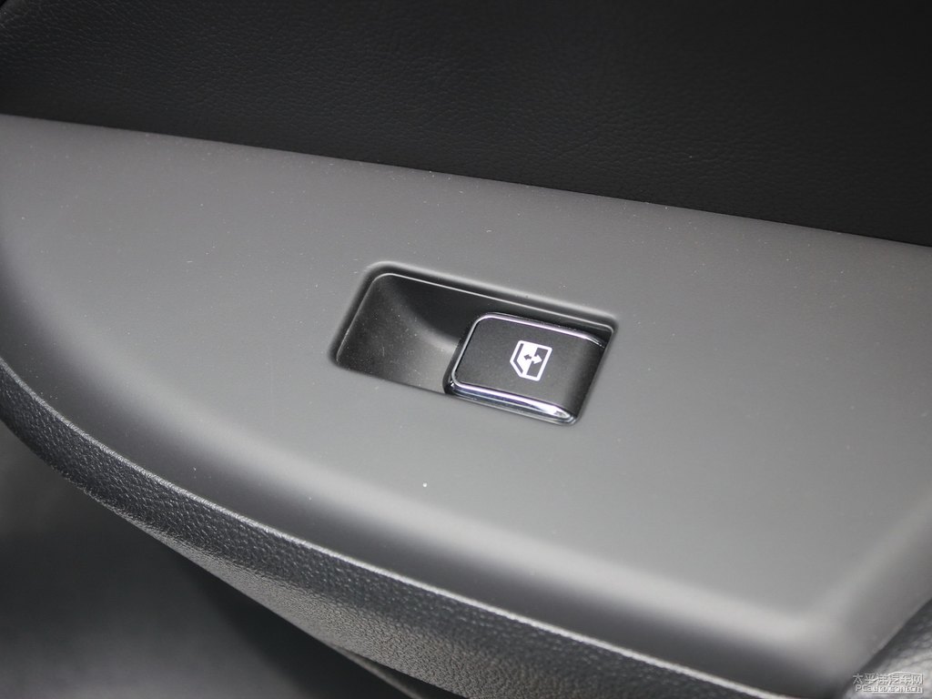 閃光月光白長安CS75車廂內(nèi)飾圖片